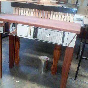 Side table finished in glass